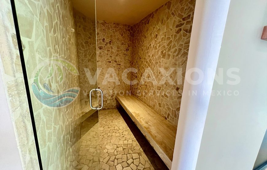 Relax with Style and Comfort in this Studio a block away from the beach and 5ta Avenida in Playa del Carmen