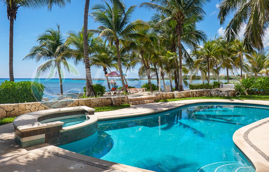 Luxury Caribbean Beachfront Oceanview 4 Bedroom Retreat in Puerto Aventuras